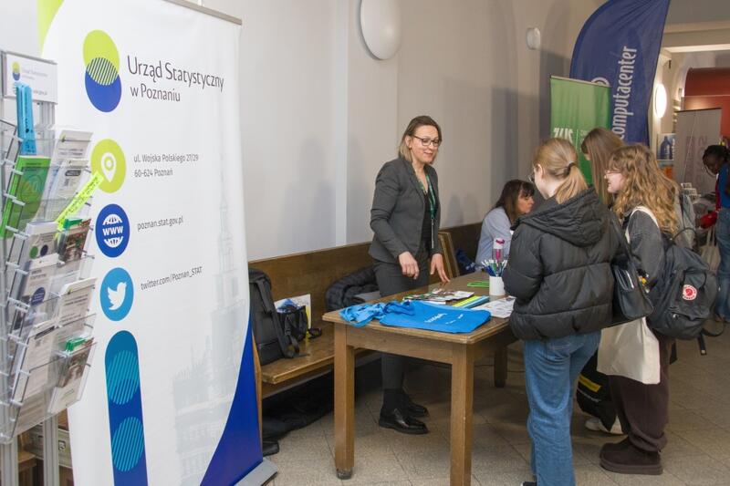 Powiększ obraz: Stoisko Urzędu w na Uniwersytecie Ekonomicznym
