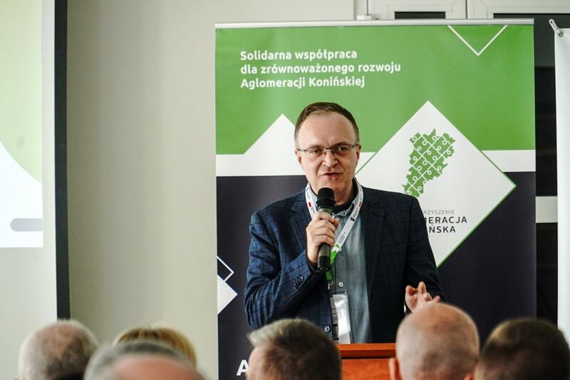 Powiększ obraz: Artur Owczarkowski  - prezentacja